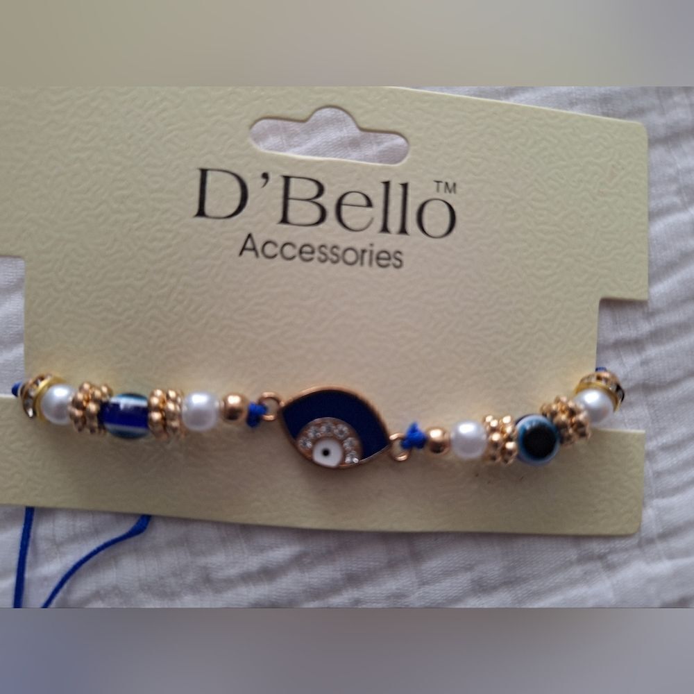 NWT Bracelet eye protection charm, stretch, god tone beads, blue, white beads